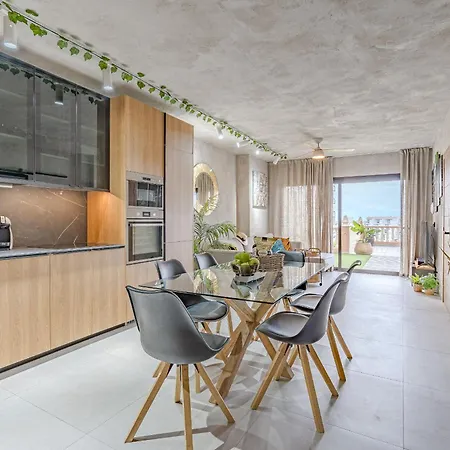 Bali Smart Hi-end Services Media Streaming Apartment
